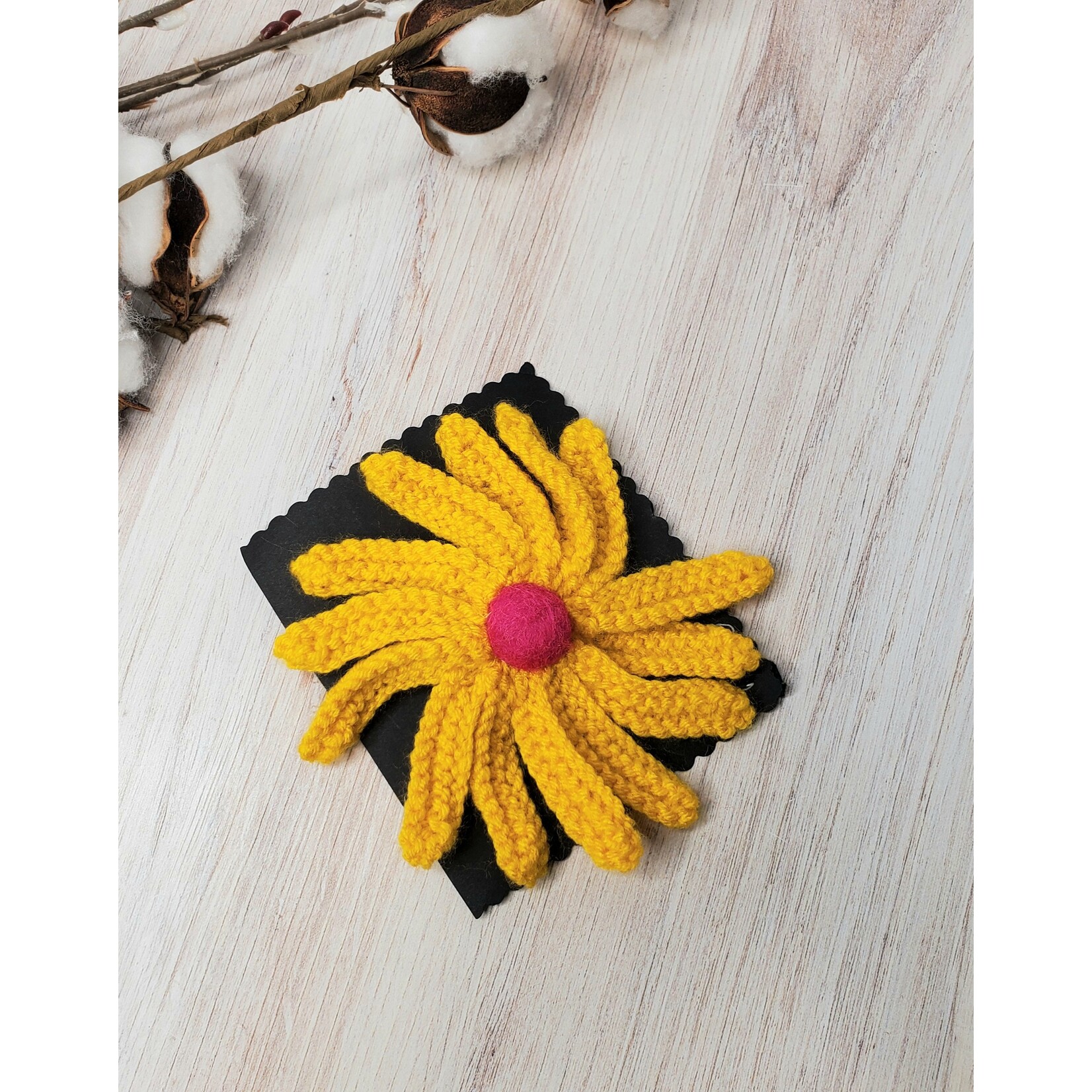 Roan's Repertoire Flower Pins - hand knit
